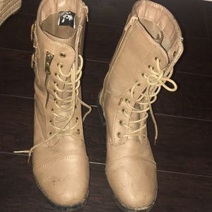 Tanish combat boots